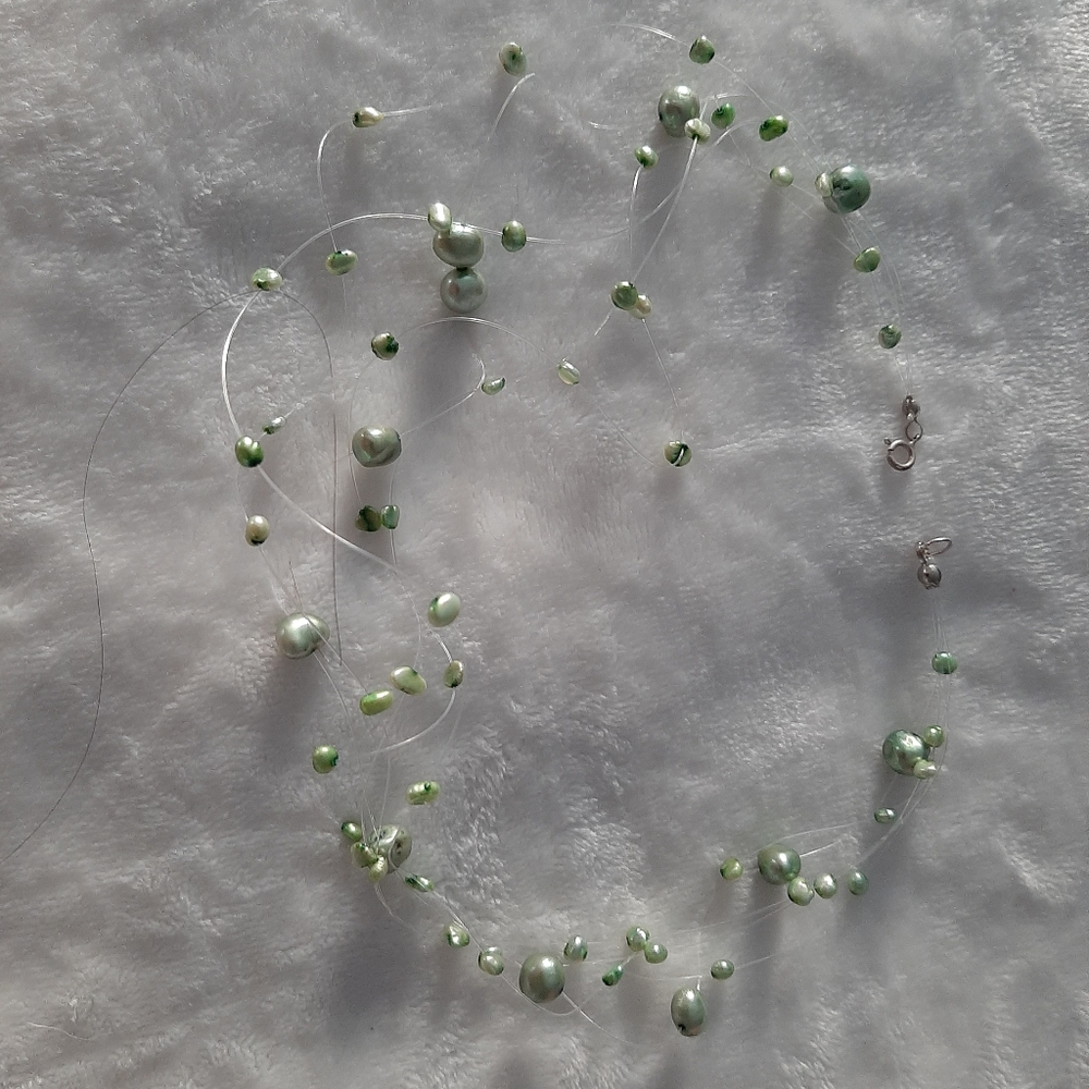 Dainty pearl necklace